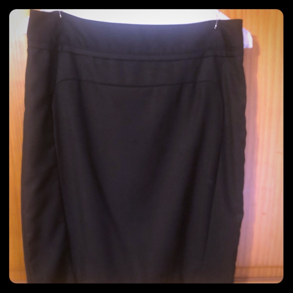 Short pencil skirt